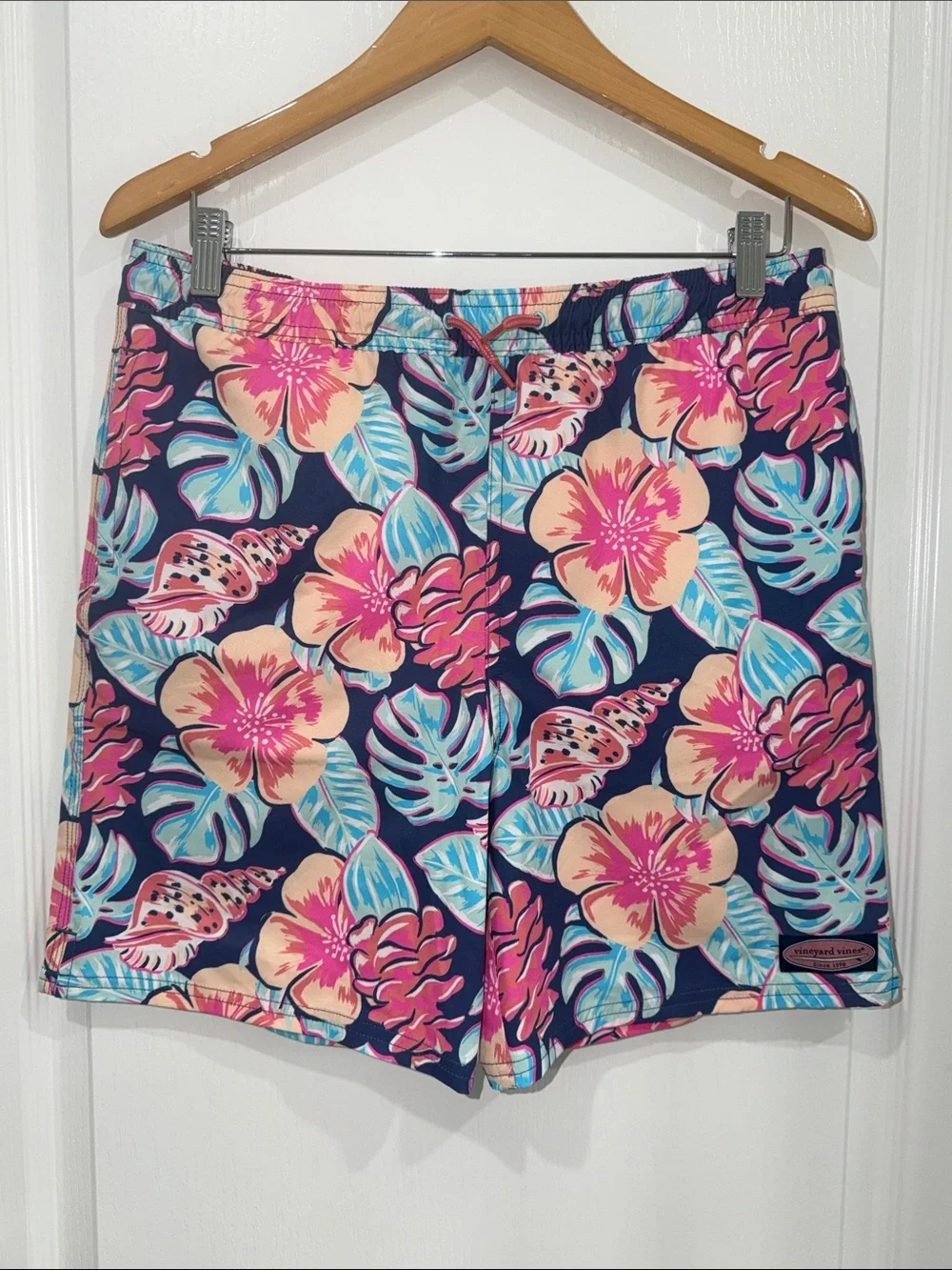 Vineyard Vines  Floral Navy Tropical Print Shorts - Pink & Blue youth boys xl 18